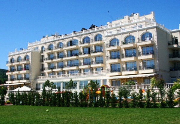 Therma Palace - Private Beach & Free Parking, Kranevo