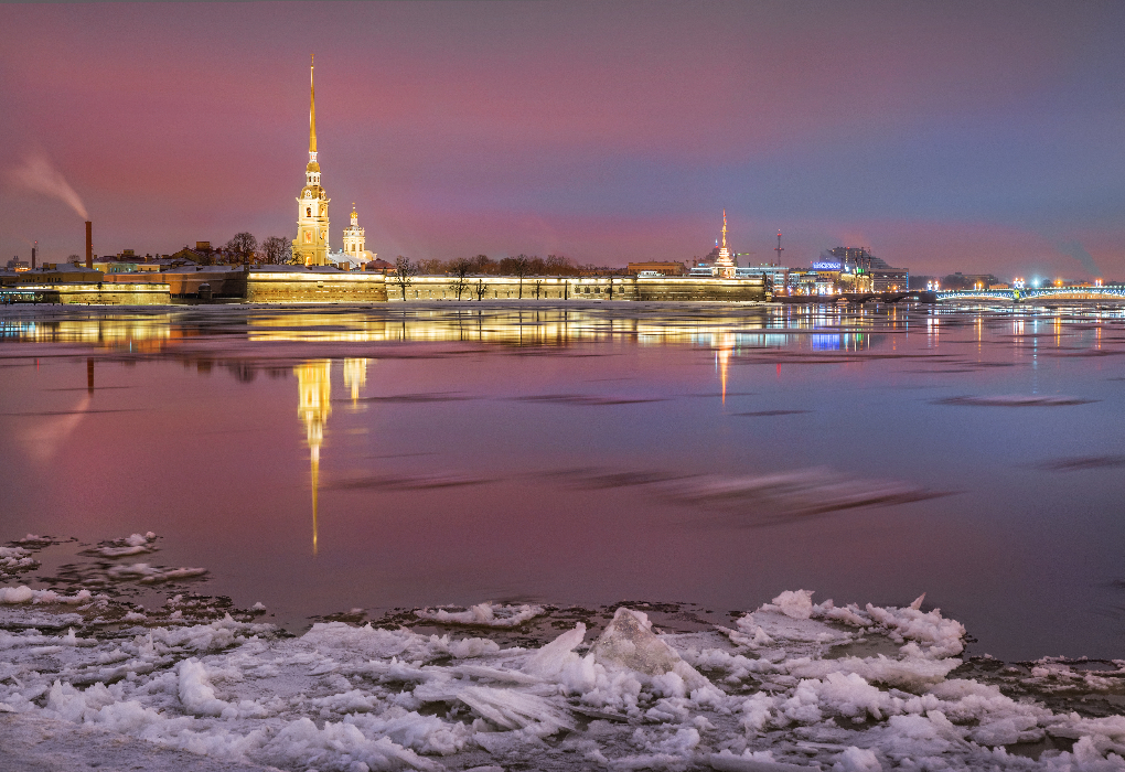 Петропавловский собор зимой СПБ