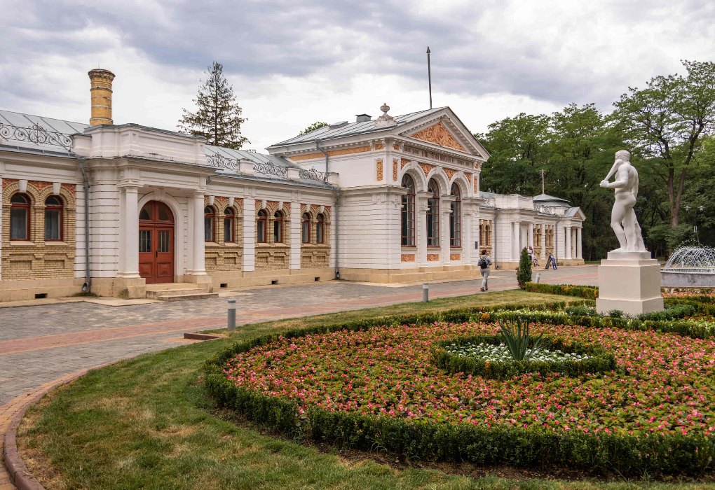 Экскурсионные туры в кисловодск. Ванное здание императора Николая II Ессентуки. Верхние Минеральные ванны Ессентуки. Ванное здание Николая 2 Ессентуки. Верхние николаевские ванны Ессентуки.